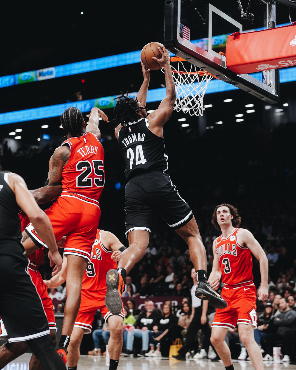 葡萄牙体育训练开放日；清晨迎来里程碑引欢呼；NBA常规赛在即；身体对抗强度拉满的简单介绍